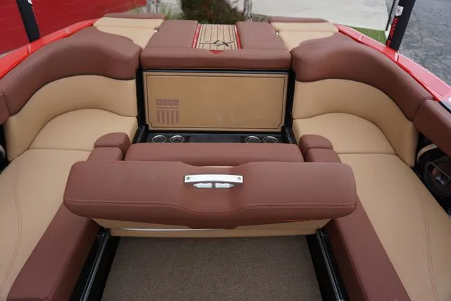 Slide: The Image of MasterCraft XT25 2019 - 27