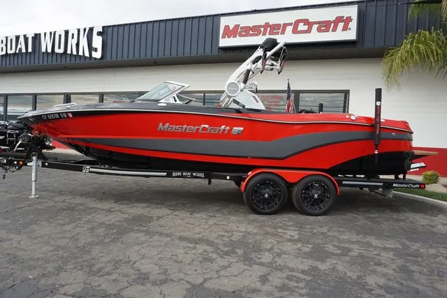 Slide: The Image of MasterCraft XT25 2019 - 3