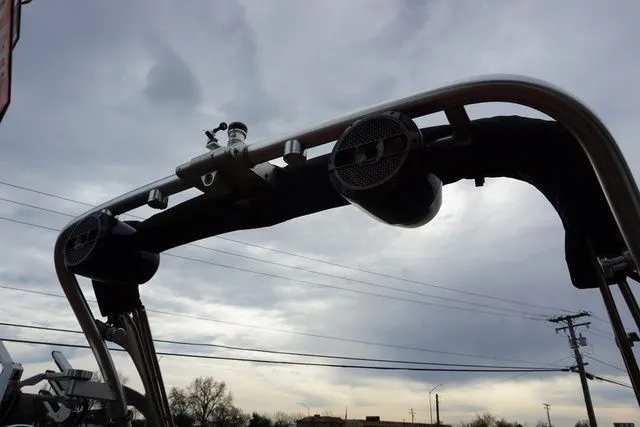 Slide: The Image of MasterCraft XT25 2019 - 31