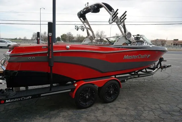 Slide: The Image of MasterCraft XT25 2019 - 38