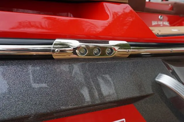 Slide: The Image of MasterCraft XT25 2019 - 6