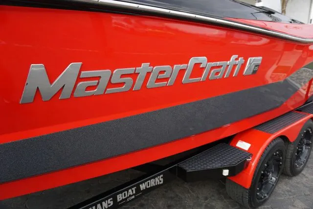 Slide: The Image of MasterCraft XT25 2019 - 8