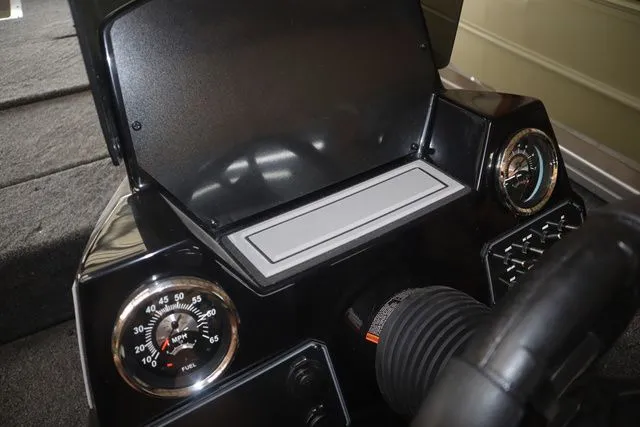 Slide: The Image of Lowe Stinger 175C 2026 - 10