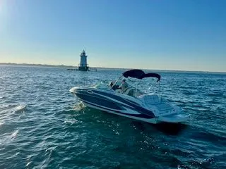 Slide: The Image of Sea Ray Sundeck 2010 - 1