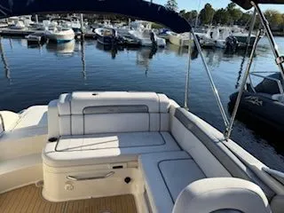 Slide: The Image of Sea Ray Sundeck 2010 - 18