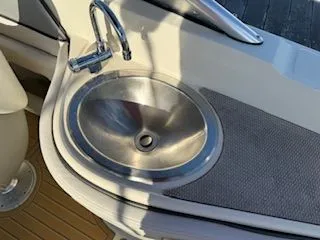 Slide: The Image of Sea Ray Sundeck 2010 - 19