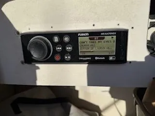 Slide: The Image of Sea Ray Sundeck 2010 - 25