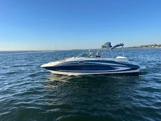 Slide: The Image of Sea Ray Sundeck 2010 - 6