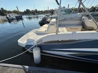 Slide: The Image of Sea Ray Sundeck 2010 - 8