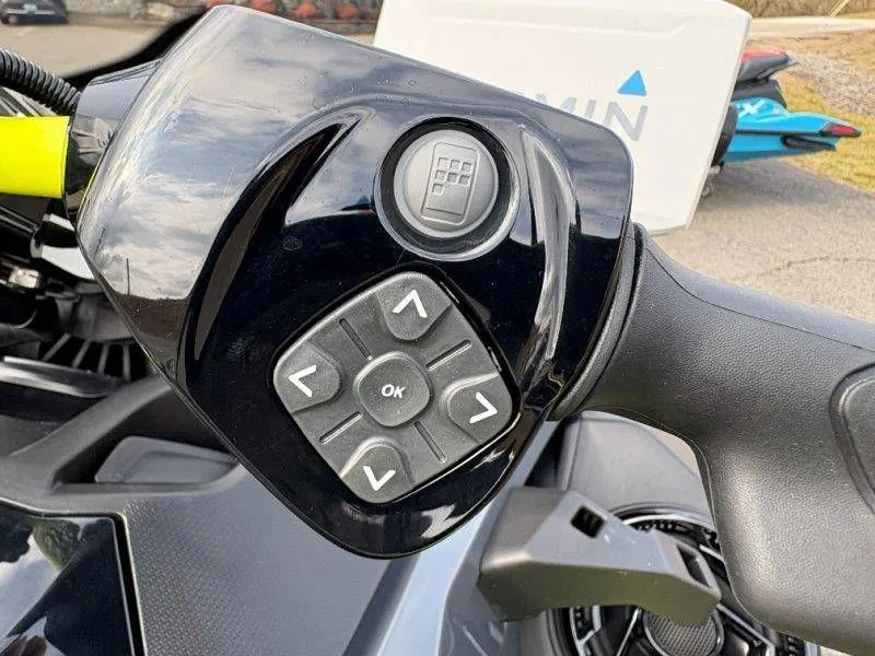 Slide: The Image of Sea-Doo Explorer Pro 230 2024 - 10