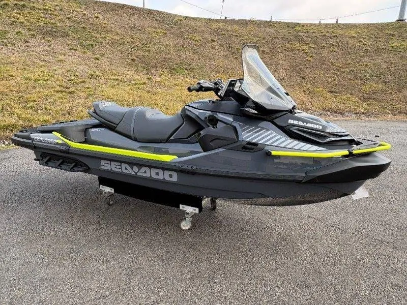 Slide: The Image of Sea-Doo Explorer Pro 230 2024 - 20
