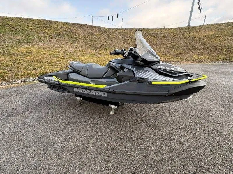Slide: The Image of Sea-Doo Explorer Pro 230 2024 - 30