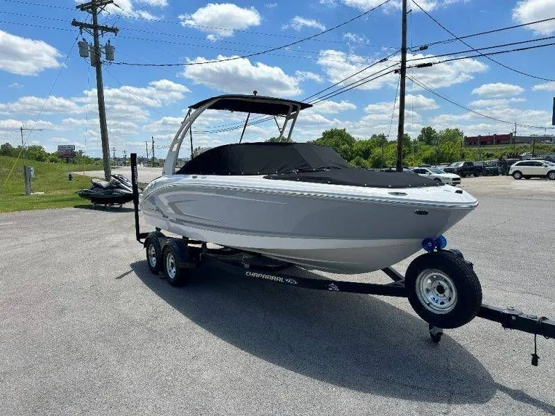 Slide: The Image of 2026 Chaparral 21 SSi boat on trailer in sunny weather. - 45