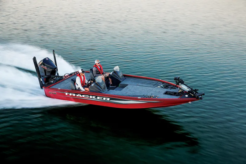 Slide: The Image of Tracker Savage 215 2025 - 63