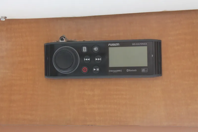 Slide: The Image of Fusion MS-RA70NSX radio on Broward CPMY 1984. - 52