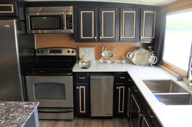 Slide: The Image of Broward CPMY - Raised Pilothouse 1984 - 77