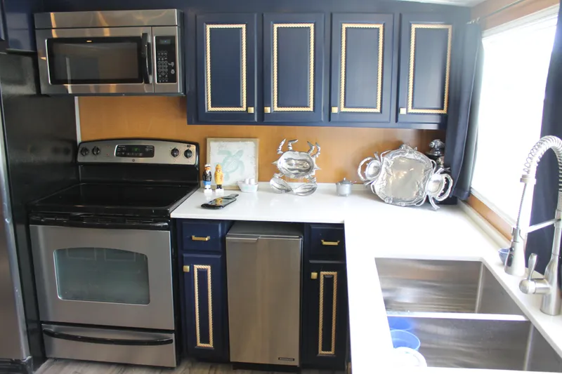 Slide: The Image of Broward CPMY - Raised Pilothouse 1984 - 78