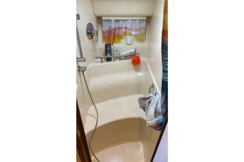 Slide: The Image of Shower area in 2007 Sea Ray Sundancer 400 yacht with toiletries and curtain. - 20