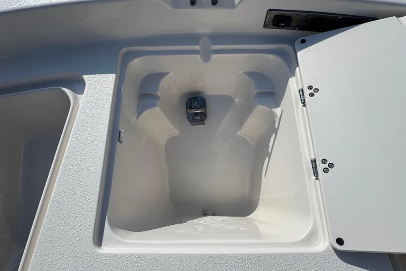 Slide: The Image of 2023 Carolina Skiff 21 SWS boat wiring and battery setup, featuring a selector switch. - 74