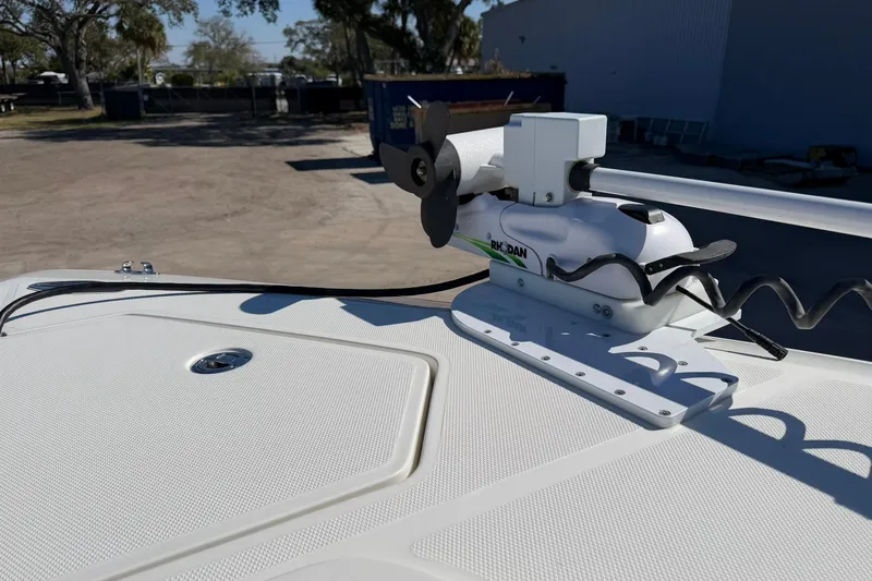 Slide: The Image of 2021 SeaVee 390Z boat with mounted Rhodan trolling motor on deck. - 17