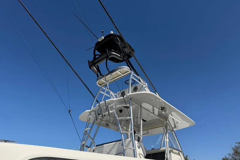 Slide: The Image of 2021 SeaVee 390Z boat tower against clear blue sky. - 7