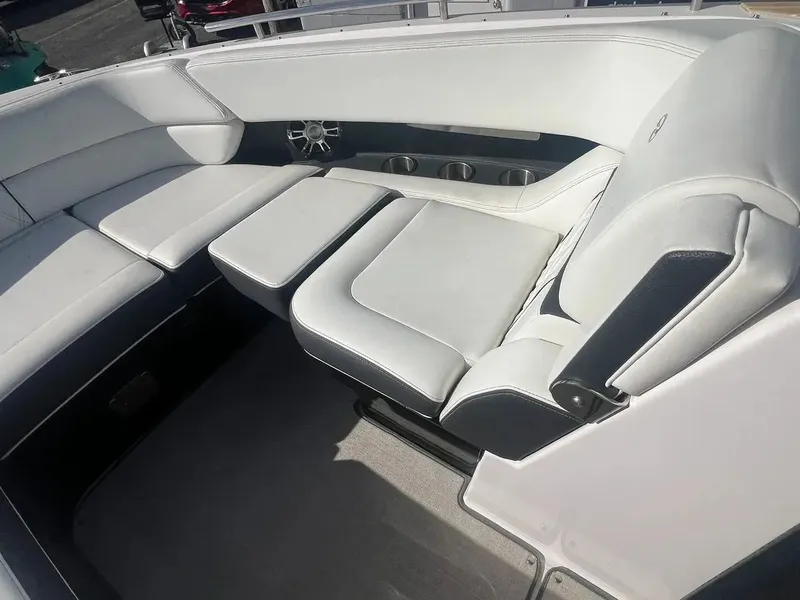 Slide: The Image of Regal 2800 Bowrider 2021 - 12