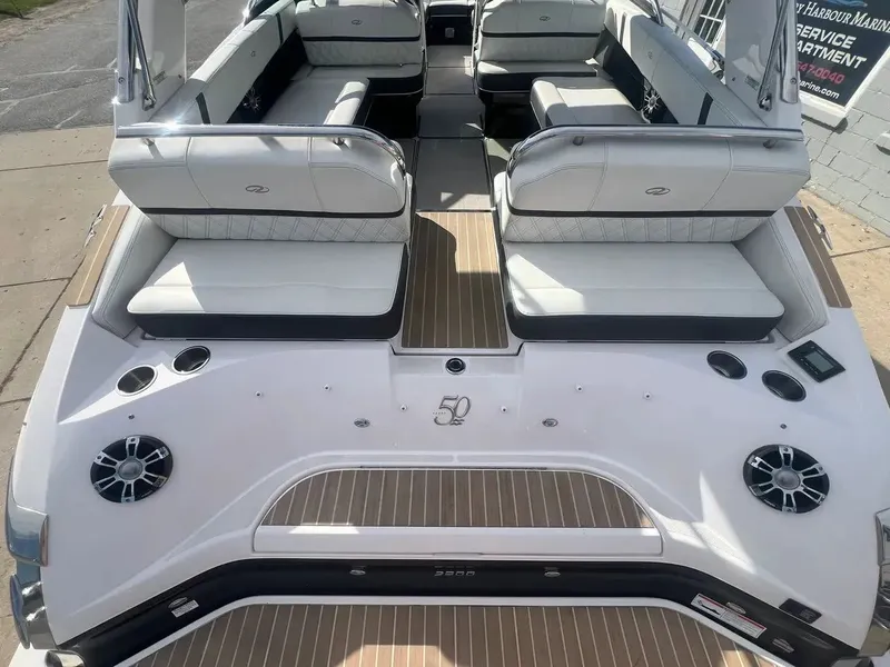 Slide: The Image of Regal 2800 Bowrider 2021 - 21