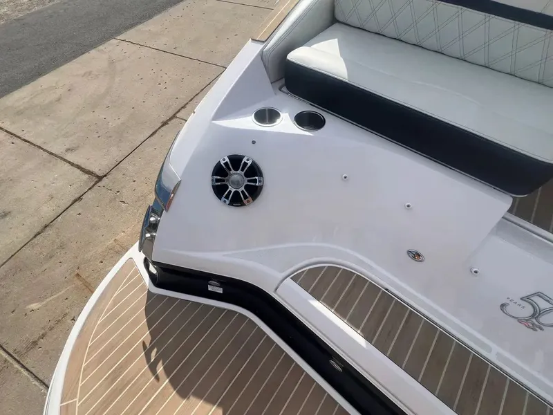 Slide: The Image of Regal 2800 Bowrider 2021 - 23