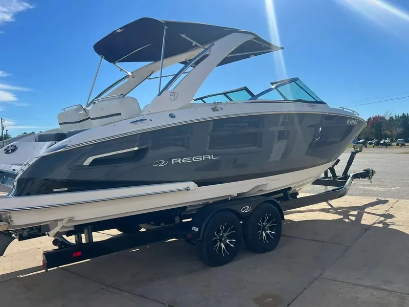 Slide: The Image of Regal 2800 Bowrider 2021 - 3