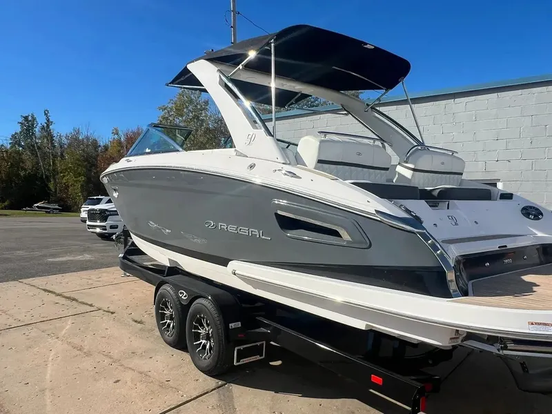 Slide: The Image of Regal 2800 Bowrider 2021 - 4