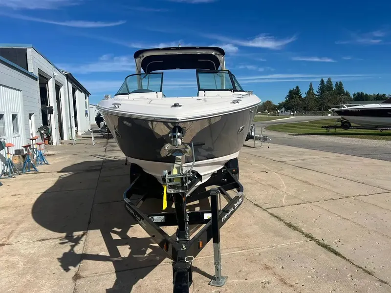 Slide: The Image of Regal 2800 Bowrider 2021 - 6