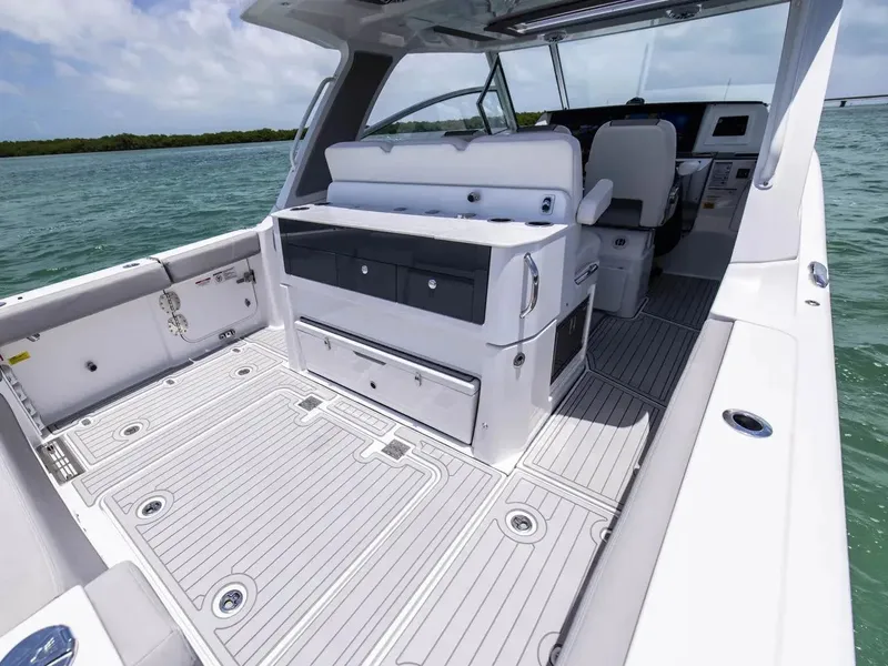 Slide: The Image of Everglades 367 CX 2026 - 11