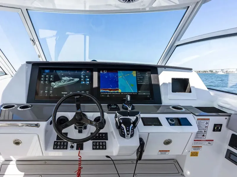 Slide: The Image of Everglades 367 CX 2026 - 8