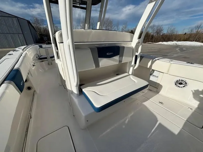 Slide: The Image of Robalo R270 Center Console 2024 - 10