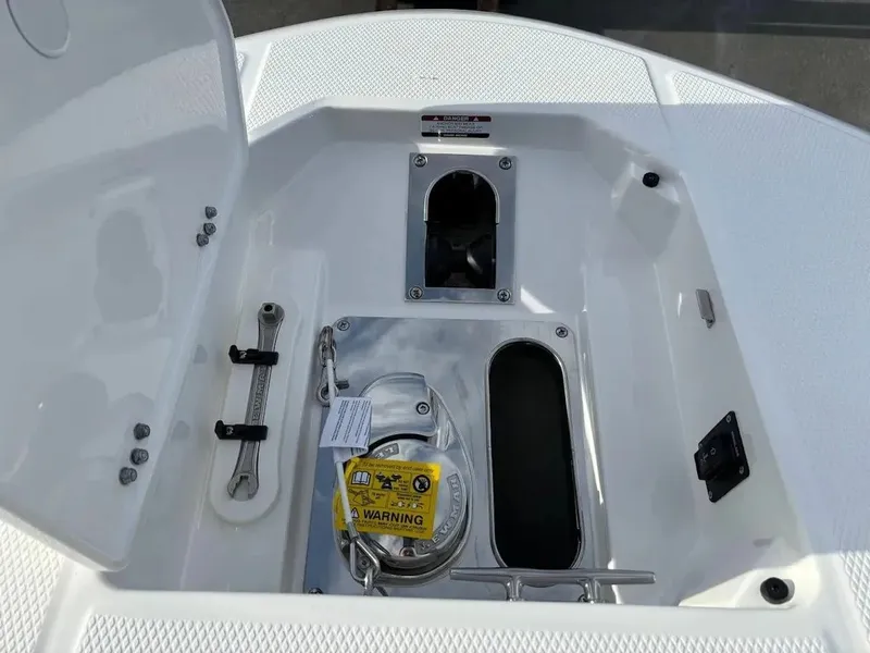 Slide: The Image of Robalo R270 Center Console 2024 - 18