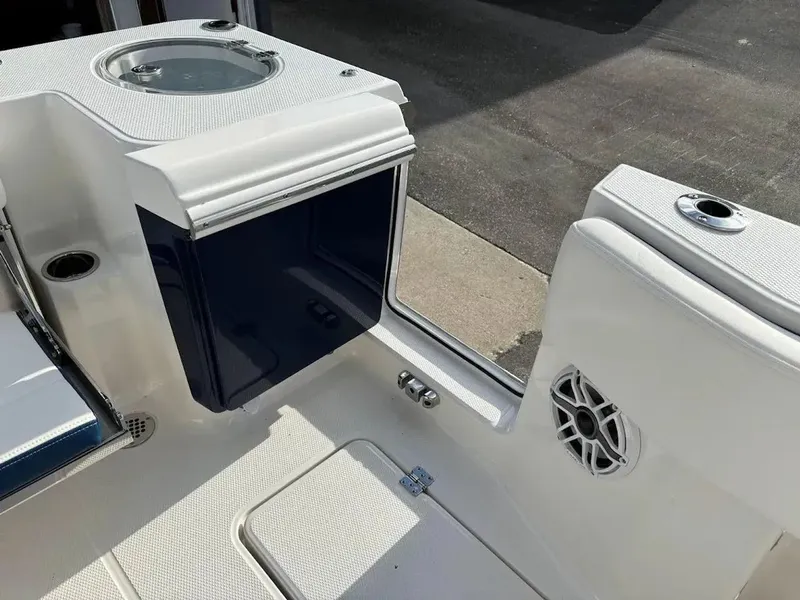 Slide: The Image of Robalo R270 Center Console 2024 - 23