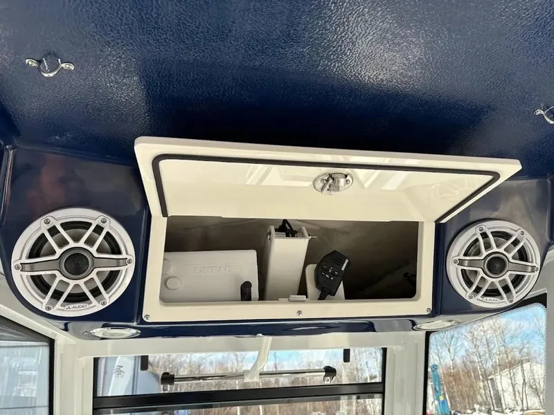 Slide: The Image of Robalo R270 Center Console 2024 - 27