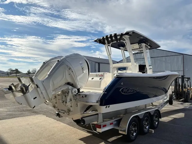 Slide: The Image of Robalo R270 Center Console 2024 - 4