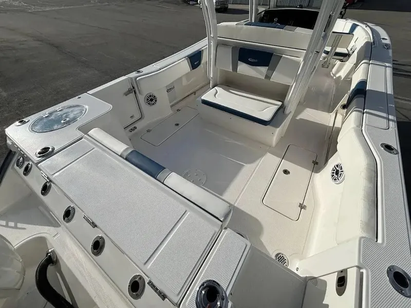 Slide: The Image of Robalo R270 Center Console 2024 - 7
