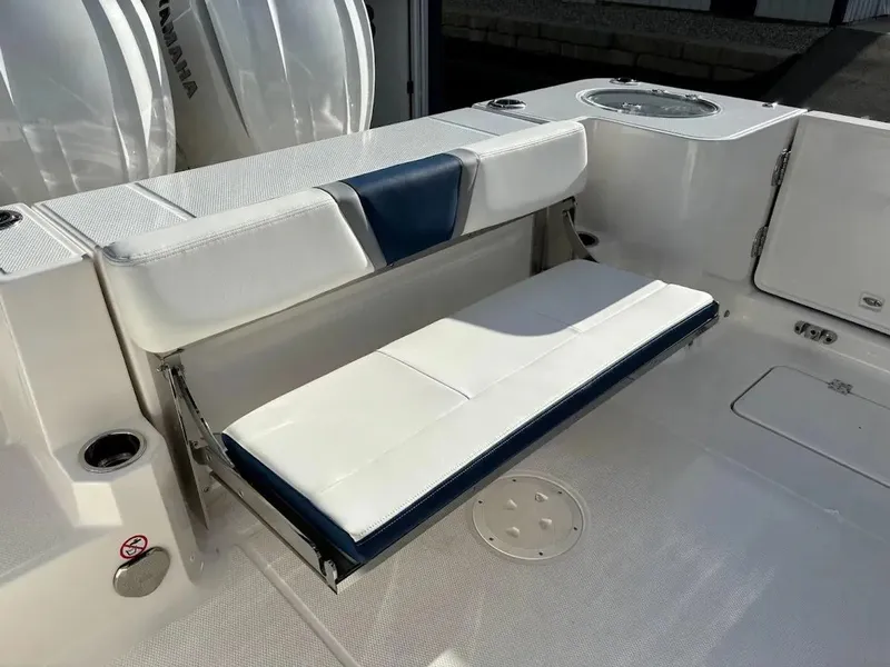 Slide: The Image of Robalo R270 Center Console 2024 - 9