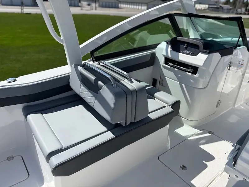 Slide: The Image of Robalo R257 Dual Console 2025 - 10