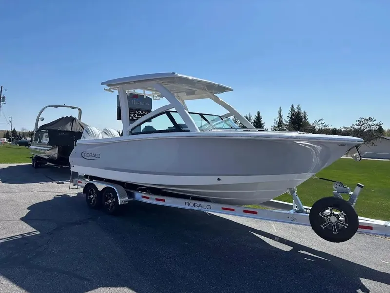 Slide: The Image of Robalo R257 Dual Console 2025 - 25