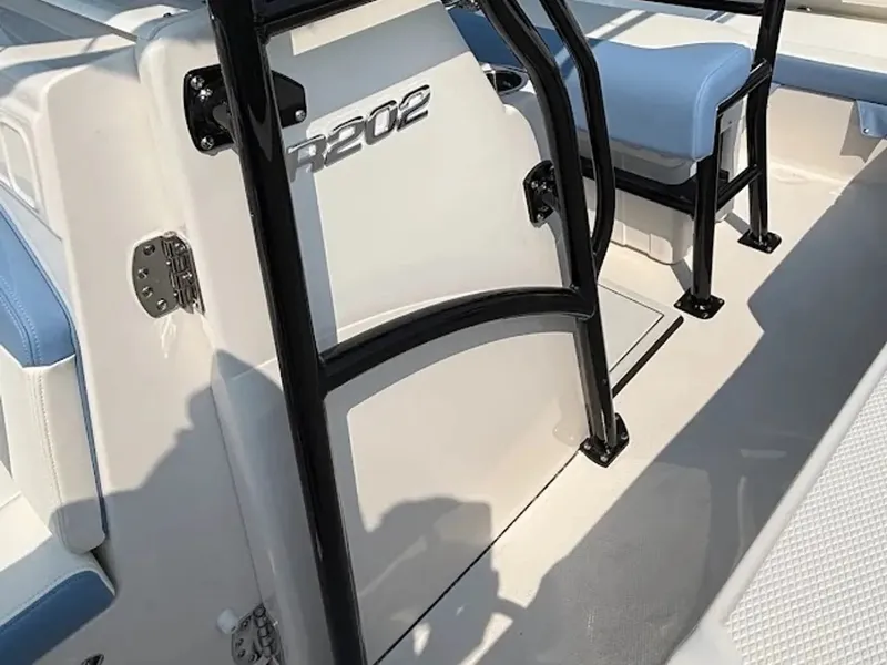 Slide: The Image of Robalo R202 Explorer 2026 - 15