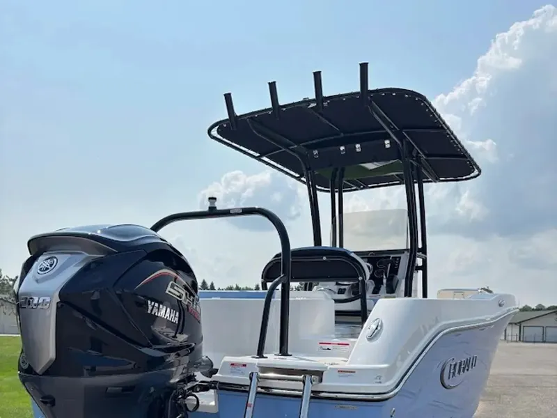 Slide: The Image of Robalo R202 Explorer 2026 - 6