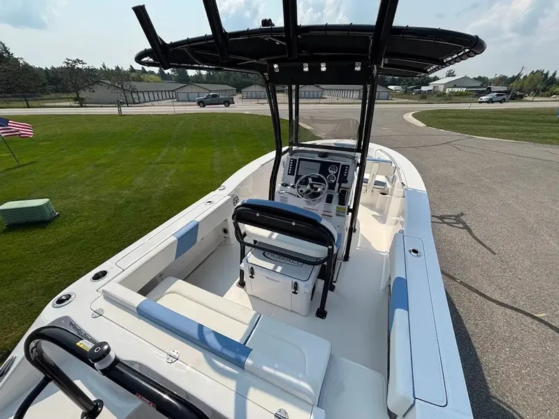 Slide: The Image of Robalo R202 Explorer 2026 - 7