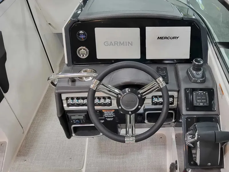 Slide: The Image of Formula 290 Bowrider 2025 - 11