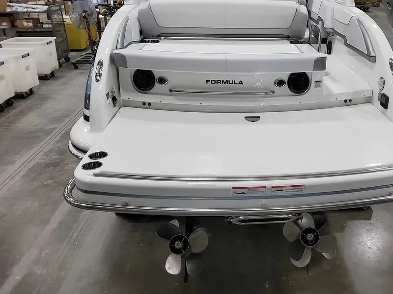 Slide: The Image of Formula 290 Bowrider 2025 - 3