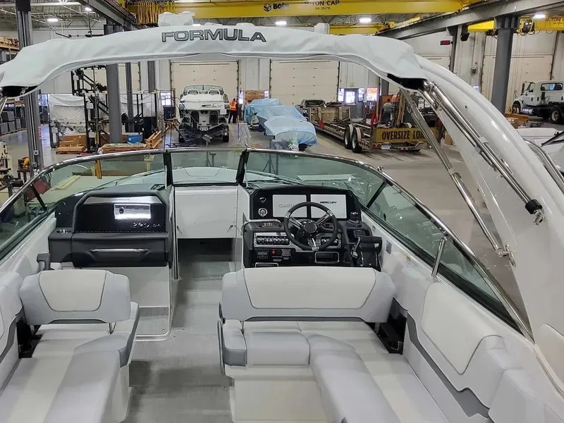 Slide: The Image of Formula 290 Bowrider 2025 - 6