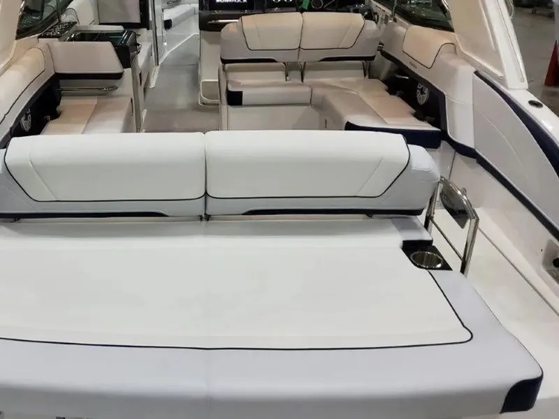 Slide: The Image of Formula 330 Crossover Bowrider 2025 - 12