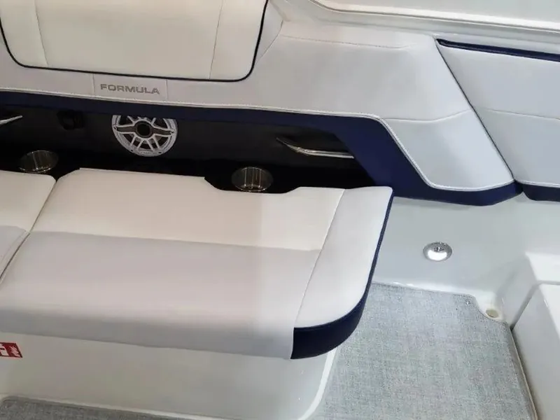 Slide: The Image of Formula 330 Crossover Bowrider 2025 - 16